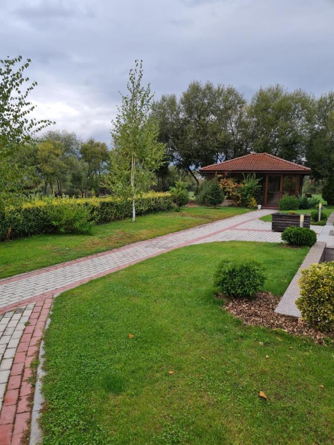 Guesthouse Green Fields Garmen Exterior photo