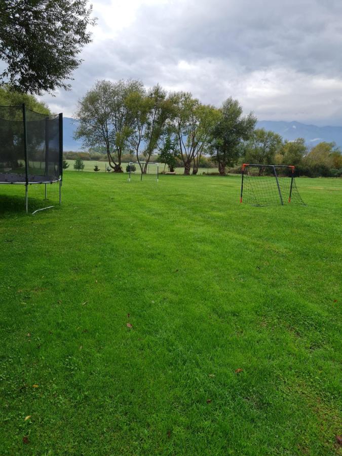 Guesthouse Green Fields Garmen Exterior photo